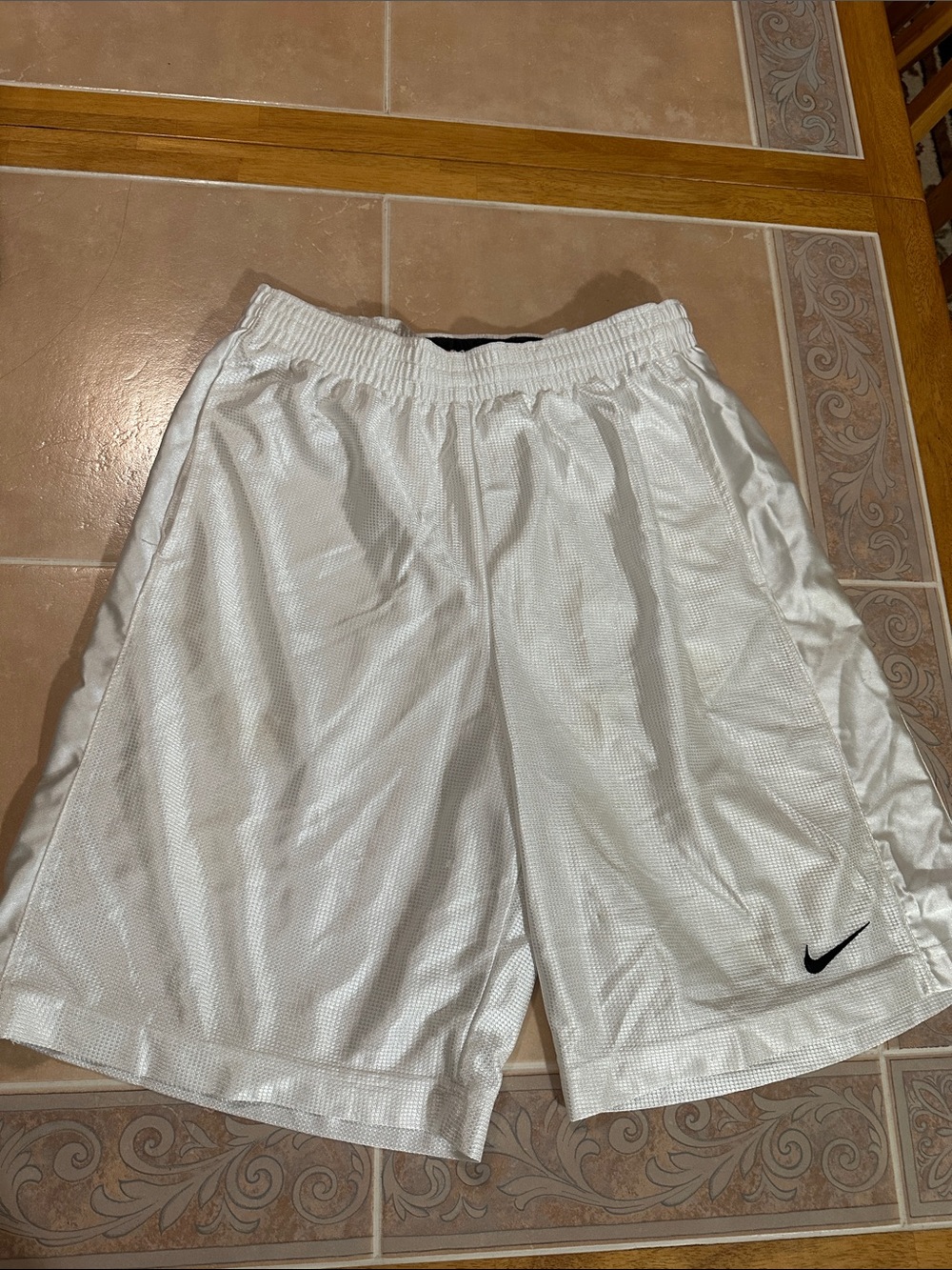 VTG Men’s Y2K Nike White Basketball Shorts with Orange Swoosh Detail
